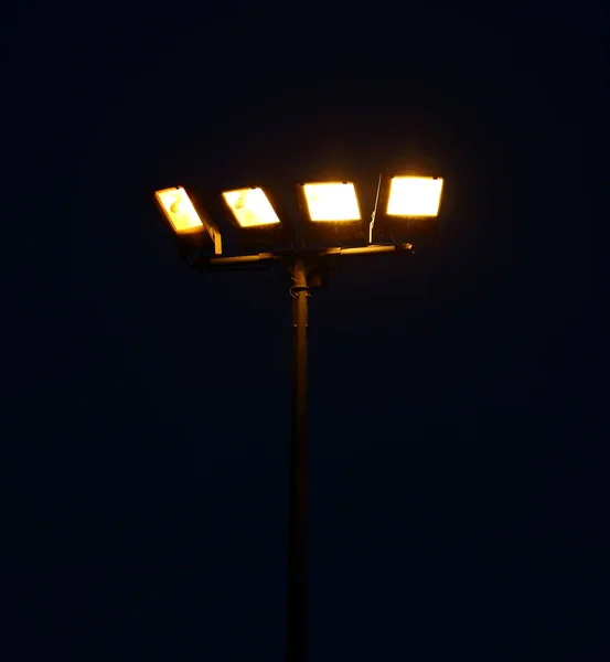 Çalışma Şehir Dört Lamba Elektrik Lambası — Stok fotoğraf