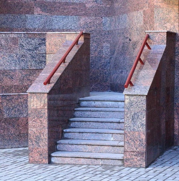 Wejście Budynku Ganek Kafelki Sztucznego Marmuru Kamienia Kroki — Zdjęcie stockowe