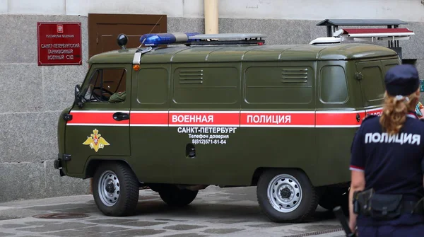 Samochód Rosyjskiej Policji Wojskowej Przy Wejściu Petersburg Garnizonu Sądu Dom — Zdjęcie stockowe