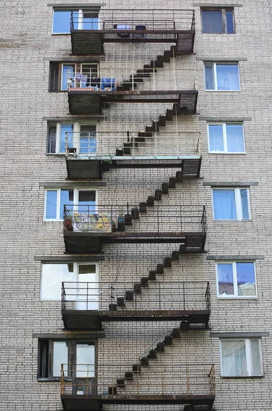 Fachada Edificio Residencial Con Salida Incendios Avenida Iskrovsky San Petersburgo —  Fotos de Stock