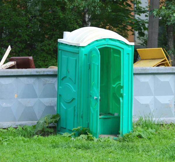 Mobile Green Composting Toilet Gray Concrete Fence — Stock Photo, Image