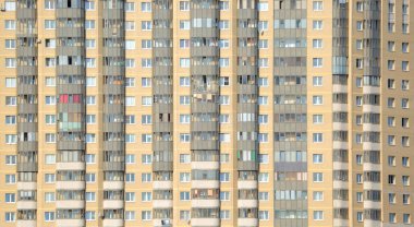 Bir apartmanın cephesi, Latishkih strelkov ulitsa 8, Saint Petersburg, Rusya, Ağustos 2018