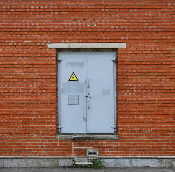 Porta Metal Entrada Para Transformador Parede Tijolo Vermelho — Fotografia de Stock