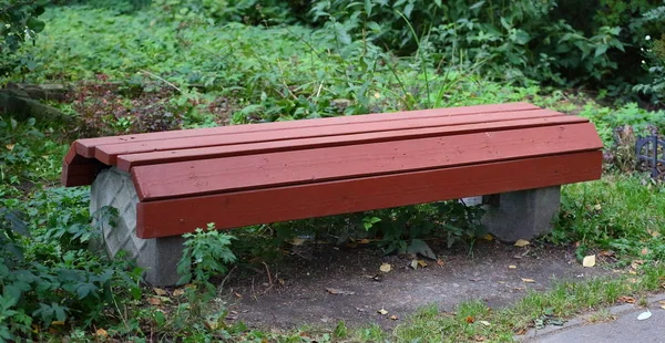 Park Brown Bench Terbuat Dari Kayu Dan Beton — Stok Foto