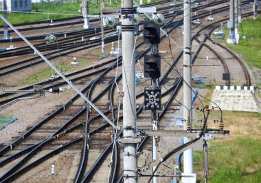 Çoklu kavşaklı elektrikli demiryolu merkezi