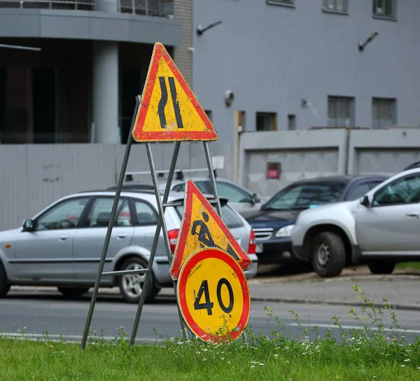 Útjelző Táblák Közúti Javításokra Vonatkozó Figyelmeztetése — Stock Fotó