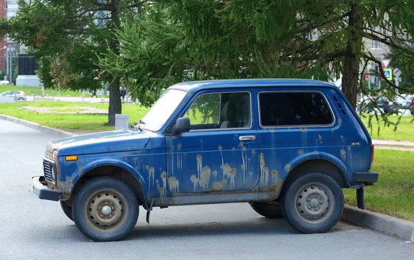 Jeep Empattement Court Bleu Avec Taches Rouille Klotchkov Pereulok Saint — Photo