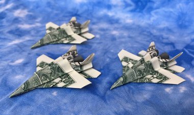 Para Origami Üç Uçan Jet Fighters Real One Dolar Bills ile Katlanmış
