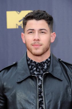 16 Haziran 2018 Santa Monica, ABD Barker hangarda Nick Jonas 2018 Mtv film ve Televizyon Ödülleri'nde düzenlenen.