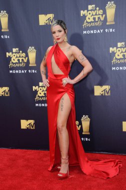 16 Haziran 2018 Santa Monica, ABD Barker hangarda Halsey 2018 Mtv film ve Televizyon Ödülleri'nde düzenlenen.