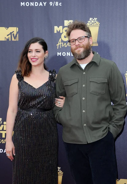 Seth Rogen ve Lauren Miller 2018 Mtv film ve Televizyon Ödülleri'nde Santa Monica, ABD Barker hangarda 16 Haziran 2018 düzenlenen.