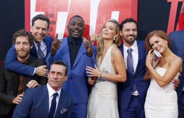 'Etiket Regency köyü tiyatro Westwood, ABD 7 Haziran 2018 düzenlenen' in Thomas Middleditch, Jake Johnson, Ed Helms, Annabelle Wallis, Hannibal Buress, Isla Fisher ve Jon Hamm adlı Los Angeles premiere.