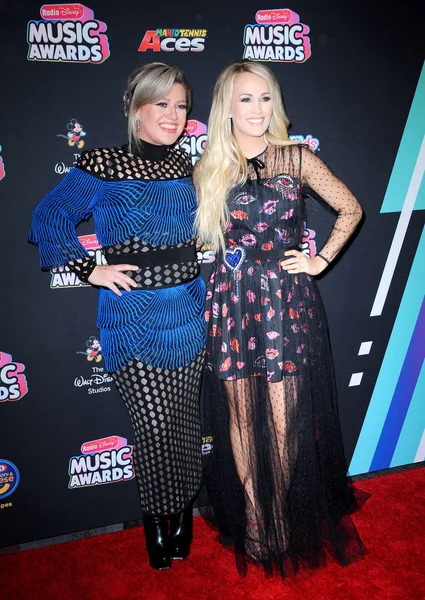 Kelly Clarkson Carrie Underwood 2018 Radio Disney Music Awards Tartott — Stock Fotó