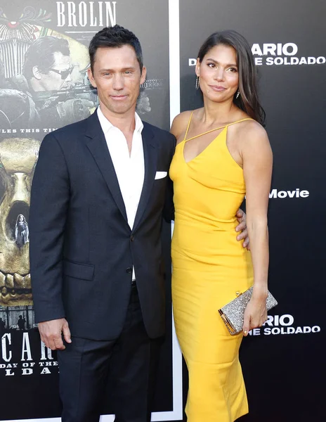 Jeffrey Donovan ve Michelle Woods Los Angeles premiere ' Sicario: Soldado gün ' 26 Haziran 2018 üzerinde Regency köyü tiyatro Westwood, ABD'de düzenlenen.