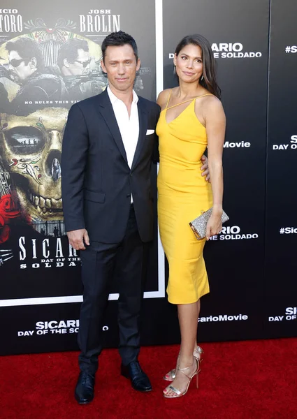 Jeffrey Donovan ve Michelle Woods Los Angeles premiere ' Sicario: Soldado gün ' 26 Haziran 2018 üzerinde Regency köyü tiyatro Westwood, ABD'de düzenlenen.