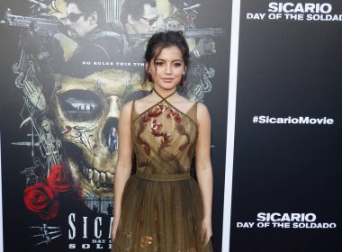sinema oyuncusu Isabella Moner, Los Angeles premiere ' Sicario: Soldado gün ' 26 Haziran 2018 üzerinde Regency köyü tiyatro Westwood, ABD'de düzenlenen.