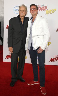 Michael Douglas ve Cameron Douglas, Los Angeles 'Ant-Man ve Hollywood, ABD El Capitan Tiyatrosunda 25 Haziran 2018 düzenlenen Wasp' in premiere.