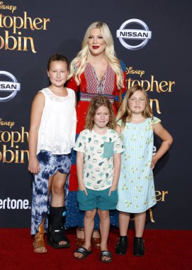 Tori, yazım, Stella Doreen Mcdermott, Finn Davey Mcdermott ve Hattie Margaret Mcdermott, Los Angeles premiere ' 30 Temmuz 2018 üzerinde Burbank, ABD Walt Disney stüdyolarında yapılan zincirleme Christopher.