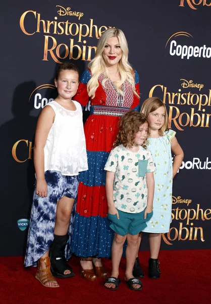 Tori Spelling Stella Doreen Mcdermott Finn Davey Mcdermott Hattie Margaret — Foto de Stock