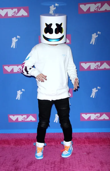 音楽家 2018 Mtv ビデオ音楽賞で Marshmello 2018 日にアメリカ ニューヨークのラジオシティ ミュージック ホールでの開催 — ストック写真