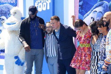 Gina Rodriguez, ortak, Zendaya, Lebron James, Channing Tatum, Ely Henry ve Yara Shahidi 'Smallfoot' Los Angeles galasında Regency köyü tiyatro Westwood, ABD 22 Eylül 2018 düzenlenen.