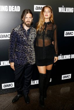Tom Payne ve Jennifer Akerman Amc'ın 'The Walking Dead' sezon 9 27 Eylül 2018 Los Angeles, ABD Dga Tiyatrosu'nda düzenlenen galasında.