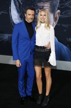 'Zehir Regency köyü tiyatro Westwood, ABD'de 1 Ekim 2018 düzenlenen' in Reid Scott ve Elisabeth Keller, Los Angeles premiere.