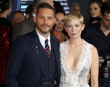 'Zehir Regency köyü tiyatro Westwood, ABD'de 1 Ekim 2018 düzenlenen' in Tom Hardy ve Michelle Williams, Los Angeles premiere.