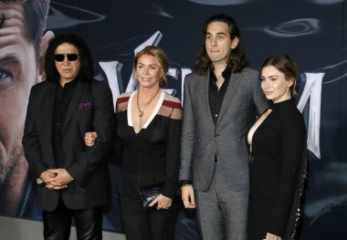 'Zehir Regency köyü tiyatro Westwood, ABD'de 1 Ekim 2018 düzenlenen' in Gene Simmons, Shannon Tweed, Nick Simmons ve Sophie Simmons, Los Angeles premiere.