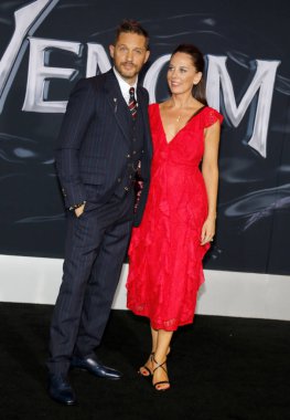 'Zehir Regency köyü tiyatro Westwood, ABD'de 1 Ekim 2018 düzenlenen' in Tom Hardy ve Kelly Marcel at Los Angeles premiere.