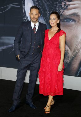 'Zehir Regency köyü tiyatro Westwood, ABD'de 1 Ekim 2018 düzenlenen' in Tom Hardy ve Kelly Marcel at Los Angeles premiere.