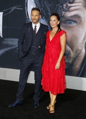 'Zehir Regency köyü tiyatro Westwood, ABD'de 1 Ekim 2018 düzenlenen' in Tom Hardy ve Kelly Marcel at Los Angeles premiere.