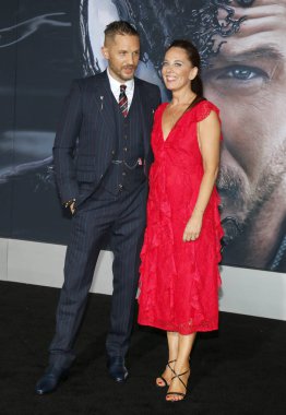 'Zehir Regency köyü tiyatro Westwood, ABD'de 1 Ekim 2018 düzenlenen' in Tom Hardy ve Kelly Marcel at Los Angeles premiere.