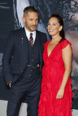 'Zehir Regency köyü tiyatro Westwood, ABD'de 1 Ekim 2018 düzenlenen' in Tom Hardy ve Kelly Marcel at Los Angeles premiere.