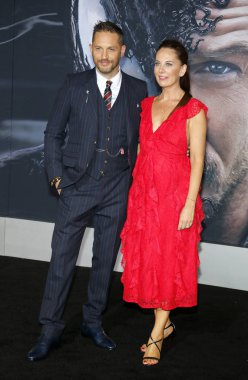 'Zehir Regency köyü tiyatro Westwood, ABD'de 1 Ekim 2018 düzenlenen' in Tom Hardy ve Kelly Marcel at Los Angeles premiere.