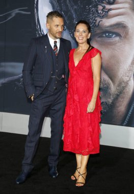 'Zehir Regency köyü tiyatro Westwood, ABD'de 1 Ekim 2018 düzenlenen' in Tom Hardy ve Kelly Marcel at Los Angeles premiere.
