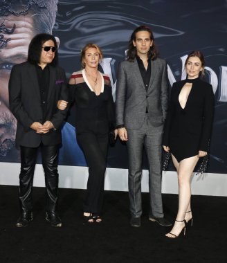 'Zehir Regency köyü tiyatro Westwood, ABD'de 1 Ekim 2018 düzenlenen' in Gene Simmons, Shannon Tweed, Nick Simmons ve Sophie Simmons, Los Angeles premiere.