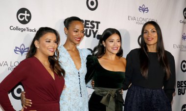 Eva Longoria, Zoe Saldana, Gina Rodriguez ve Rosario Dawson Eva Longoria Vakfı yemek töreni'nde Four Seasons Hotel Beverly Hills, ABD 8 Kasım 2018 düzenlenen.