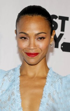 Zoe Saldana, 8 Kasım 2018 'de ABD' nin Beverly Hills kentindeki Four Seasons Otel 'de düzenlenen Eva Longoria Vakfı Akşam Yemeği Galasında..