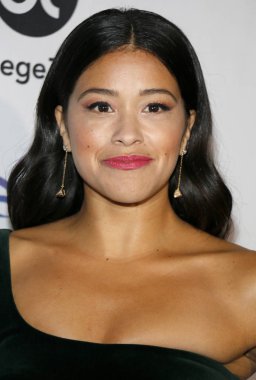 Gina Rodriguez, 8 Kasım 2018 'de Beverly Hills, ABD' deki Four Seasons Otel 'de düzenlenen Eva Longoria Vakfı Akşam Yemeği Galasında..