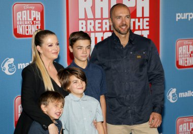 Melissa Joan Hart ve Mark Wilkerson 'Ralph Internet tatili' Dünya galasında Hollywood, ABD El Capitan tiyatroda 5 Kasım 2018 düzenlenen.