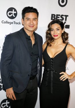 Mario Lopez ve Courtney Laine Mazza Eva Longoria Vakfı yemek töreni'nde Four Seasons Hotel Beverly Hills, ABD 8 Kasım 2018 düzenlenen.