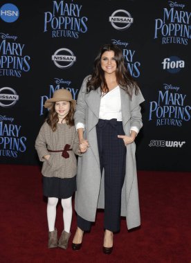 Tiffani Thiessen ve Harper Renn Smith Disney's 'Returns Mary Poppins 29 Kasım 2018 Hollywood, ABD Dolby tiyatroda düzenlenen' Dünya galasında.