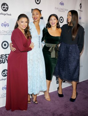 8 Kasım 2018 Four Seasons Hotel Beverly Hills, ABD aktris Eva Longoria, Zoe Saldana, Gina Rodriguez ve Rosario Dawson Eva Longoria Vakfı yemek töreni'nde düzenlenen.