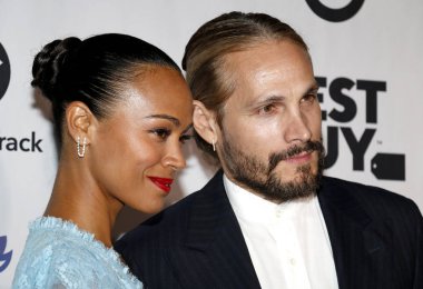 Zoe Saldana ve Marco Perego Saldana Eva Longoria Vakfı yemek töreni'nde Four Seasons Hotel Beverly Hills, ABD 8 Kasım 2018 düzenlenen.