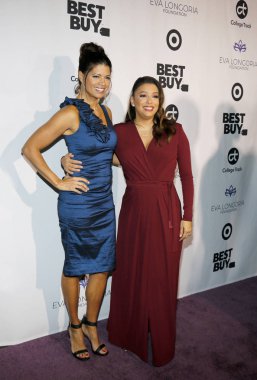 8 Kasım 2018 Four Seasons Hotel Beverly Hills, ABD aktris Eva Longoria ve Andrea Navedo Eva Longoria Vakfı yemek töreni'nde düzenlenen.