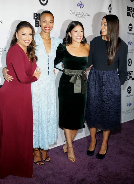 8 Kasım 2018 Four Seasons Hotel Beverly Hills, ABD aktris Eva Longoria, Zoe Saldana, Gina Rodriguez ve Rosario Dawson Eva Longoria Vakfı yemek töreni'nde düzenlenen.