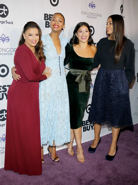 8 Kasım 2018 Four Seasons Hotel Beverly Hills, ABD aktris Eva Longoria, Zoe Saldana, Gina Rodriguez ve Rosario Dawson Eva Longoria Vakfı yemek töreni'nde düzenlenen.