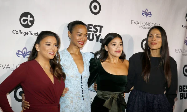 8 Kasım 2018 Four Seasons Hotel Beverly Hills, ABD aktris Eva Longoria, Zoe Saldana, Gina Rodriguez ve Rosario Dawson Eva Longoria Vakfı yemek töreni'nde düzenlenen.