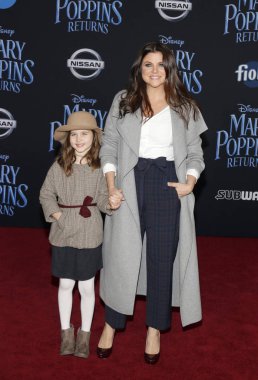 Tiffani Thiessen ve Harper Renn Smith Disney's 'Returns Mary Poppins 29 Kasım 2018 Hollywood, ABD Dolby tiyatroda düzenlenen' Dünya galasında.